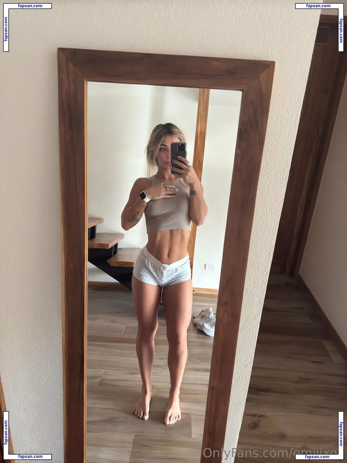 EMELYE ENDER nude photo #0006 from OnlyFans