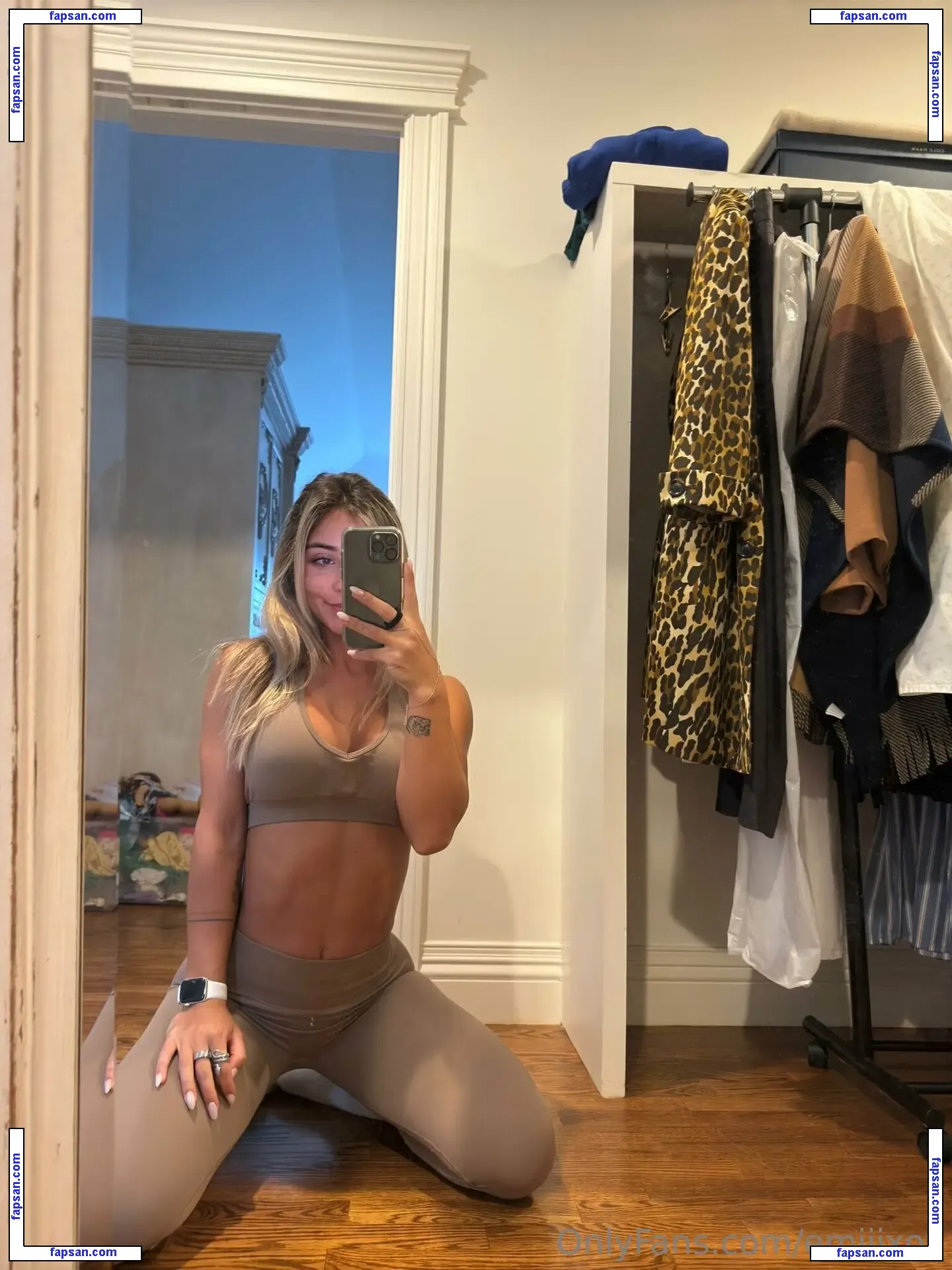 EMELYE ENDER nude photo #0012 from OnlyFans