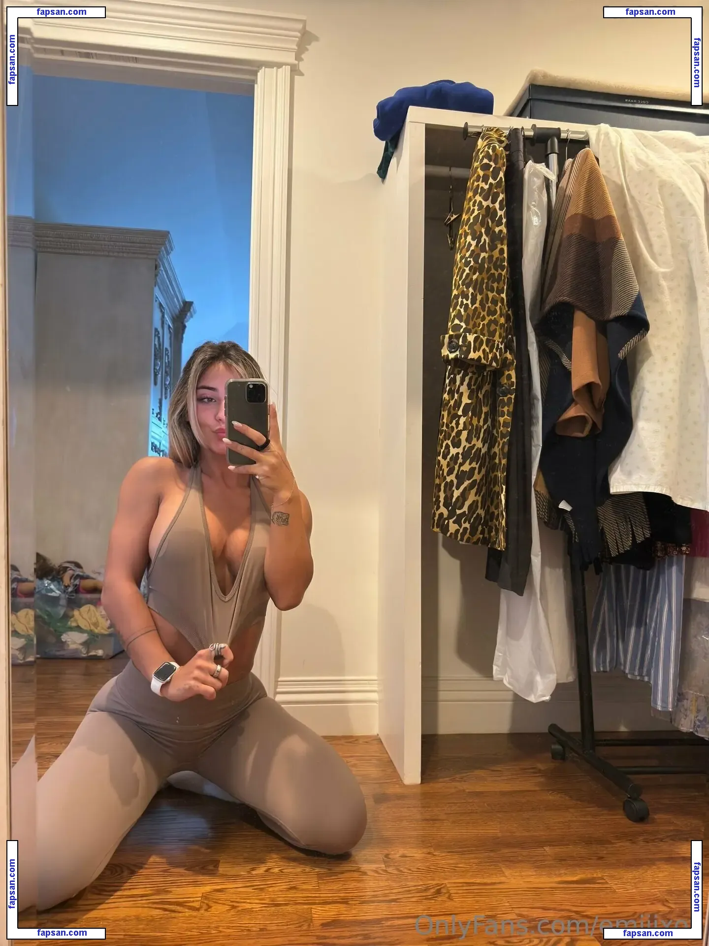 EMELYE ENDER nude photo #0015 from OnlyFans