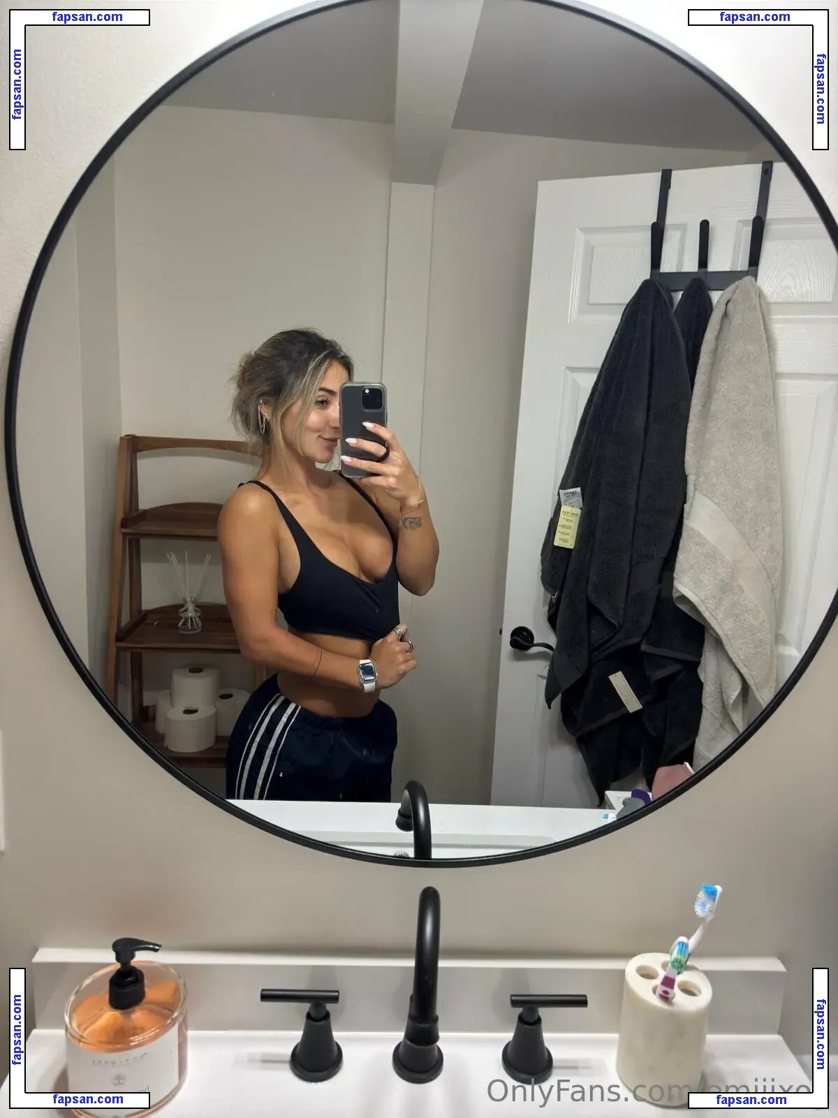 EMELYE ENDER nude photo #0016 from OnlyFans