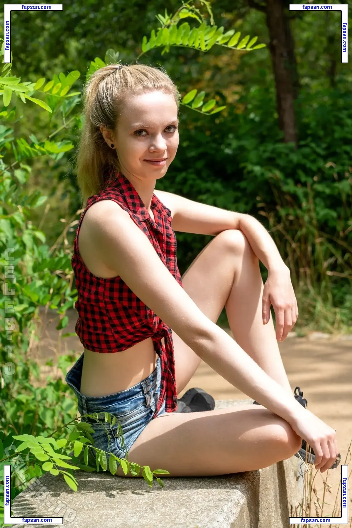 Emi Im Wunderland nude photo #0161 from OnlyFans