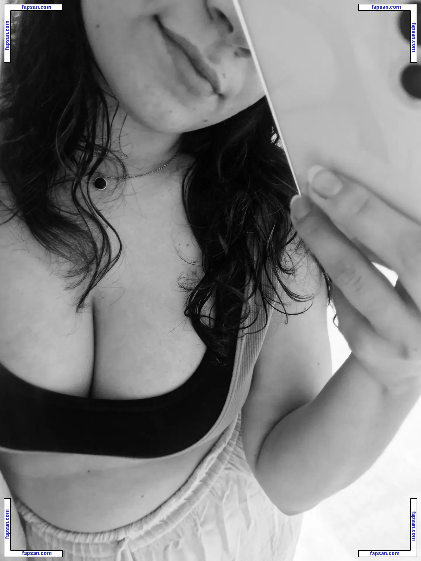 Emi nude photo #0009 from OnlyFans