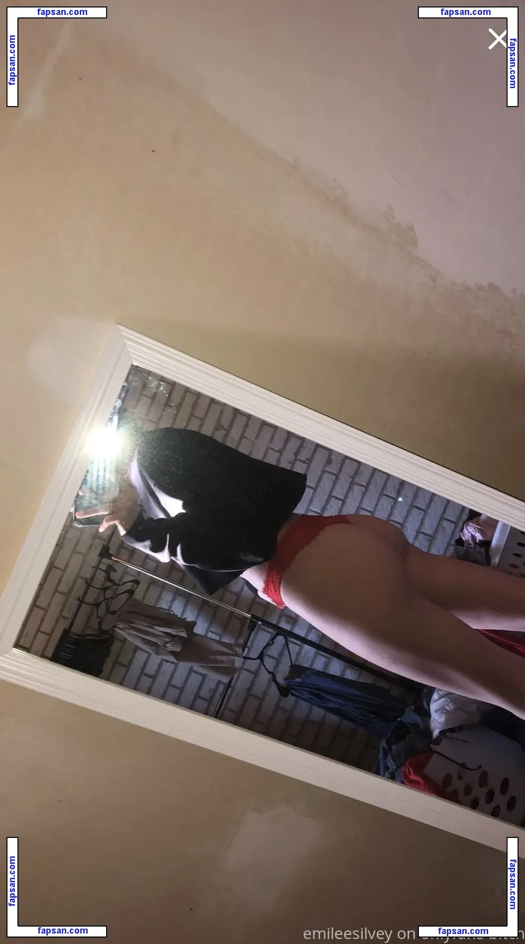 Emileesilvey nude photo #0005 from OnlyFans