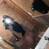 Emileesilvey nude #0004