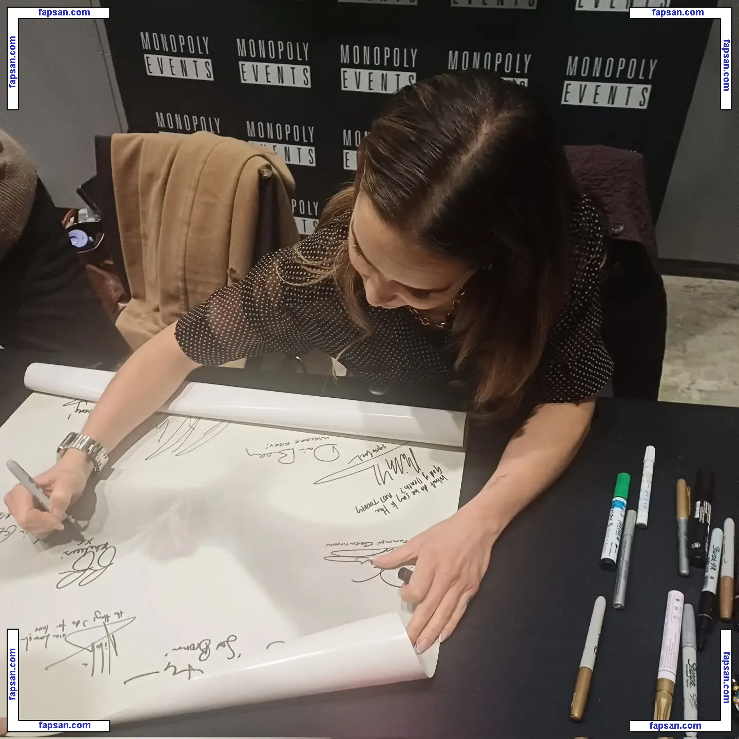 Emilia Clarke голая фото #1507 с Онлифанс