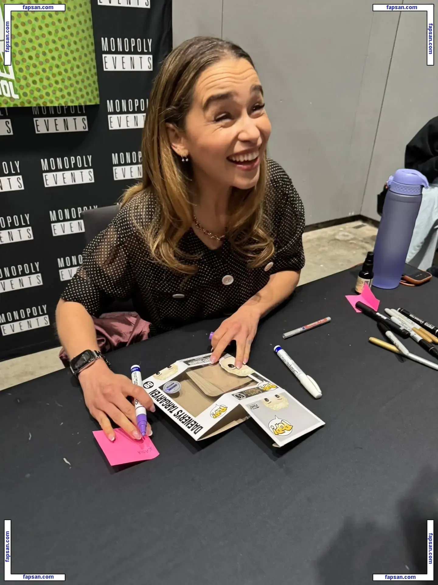 Emilia Clarke голая фото #1509 с Онлифанс