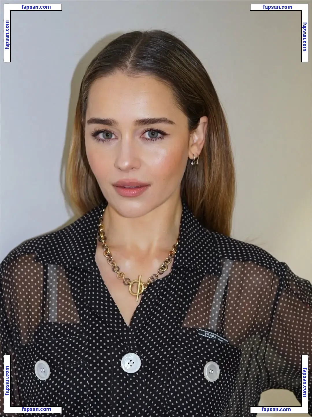 Emilia Clarke голая фото #1513 с Онлифанс