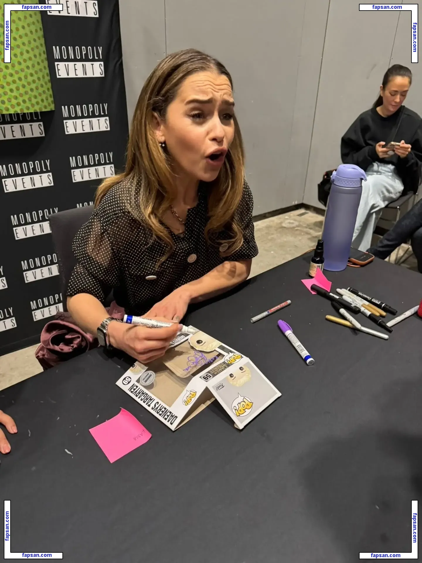 Emilia Clarke голая фото #1515 с Онлифанс