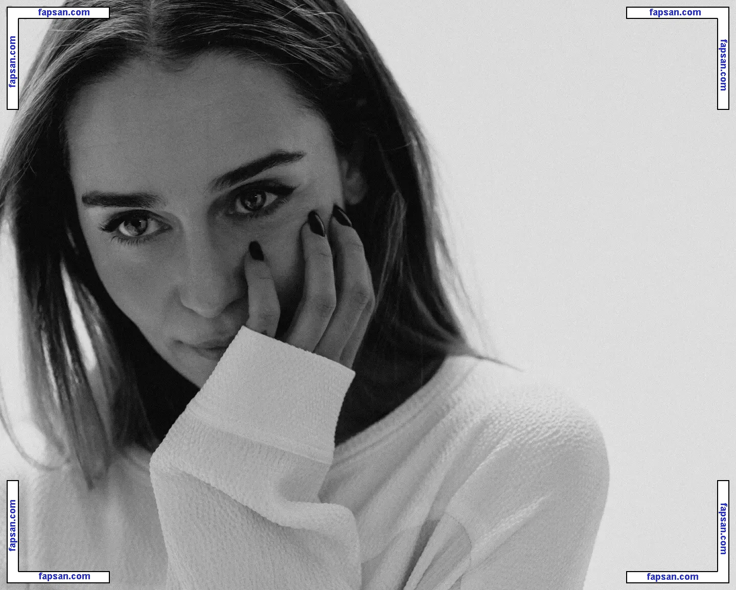 Emilia Clarke nude photo #1531 from OnlyFans