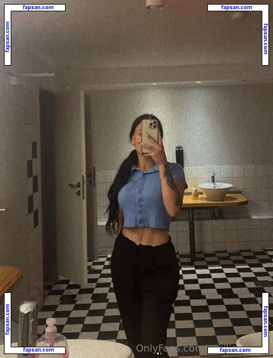 emilia-x-bae nude photo #0002 from OnlyFans