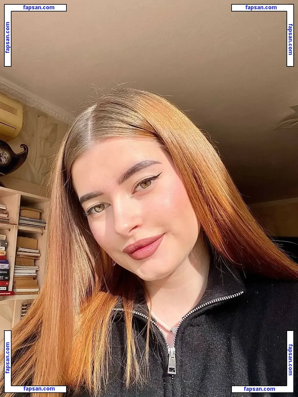 emiliacouple голая фото #0004 с Онлифанс