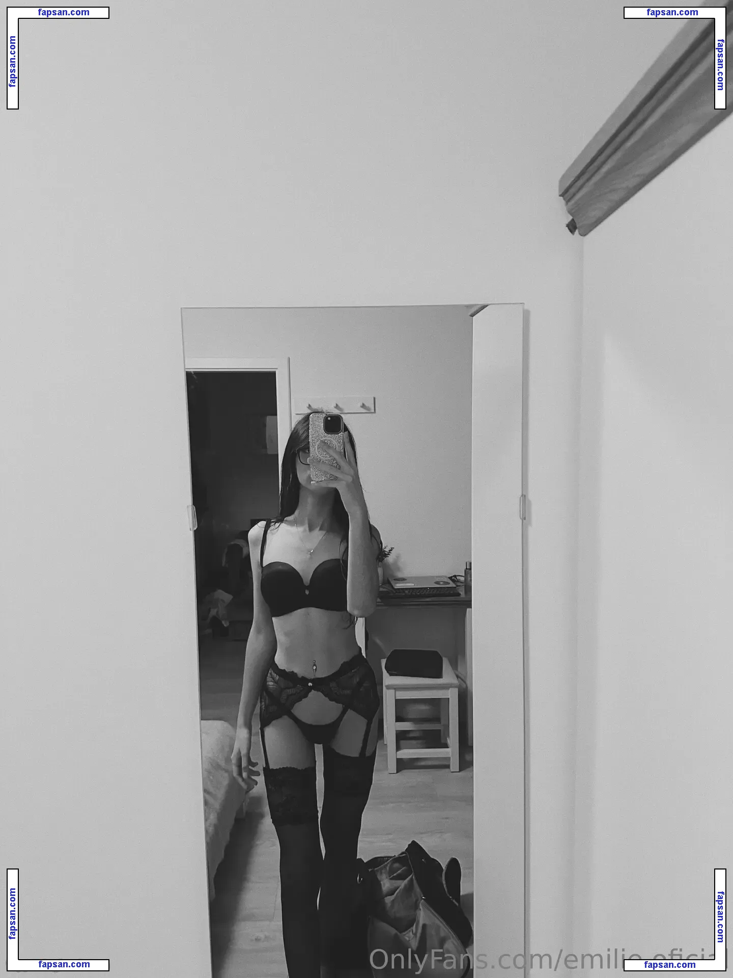 emilie.oficial nude photo #0027 from OnlyFans