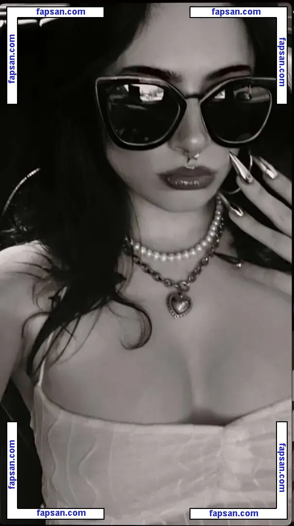 Emilie Schaefer голая фото #0004 с Онлифанс