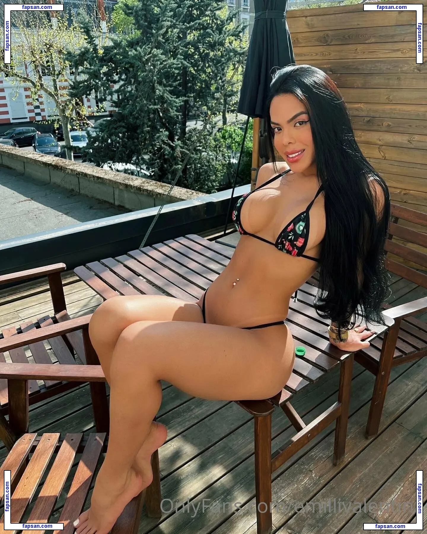 emillivalentina nude photo #0008 from OnlyFans