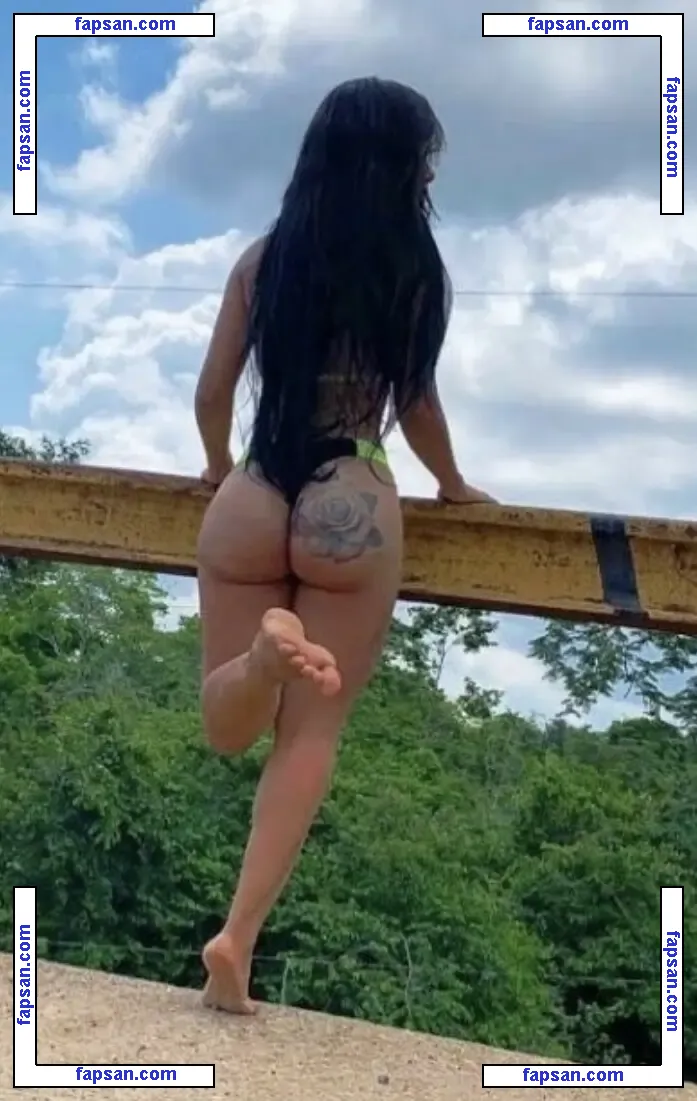 Emillyrlima nude photo #0005 from OnlyFans