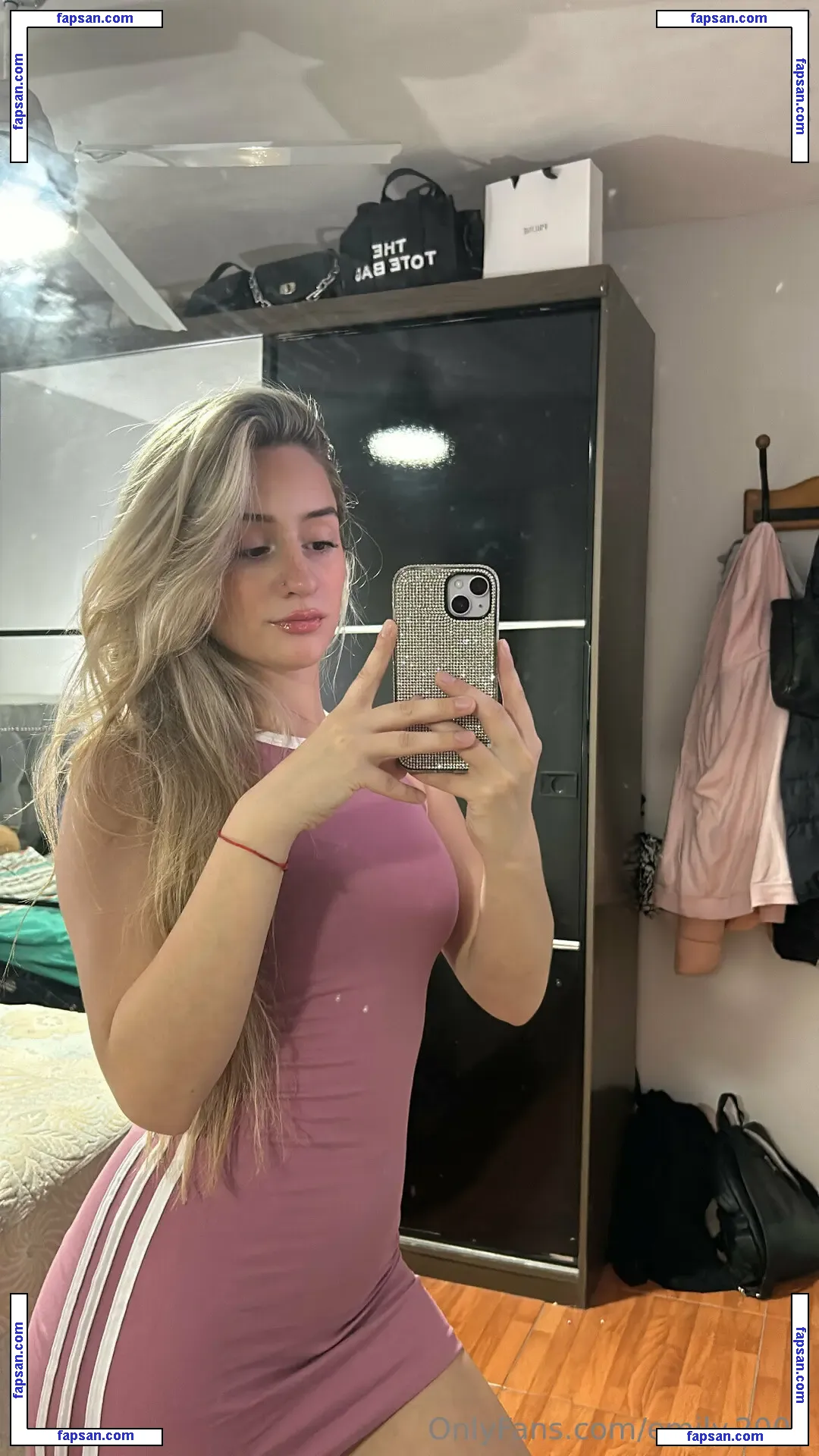 emily.2006 nude photo #0010 from OnlyFans