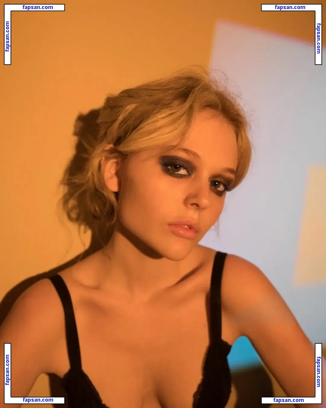 Emily Alyn Lind голая фото #0137 с Онлифанс