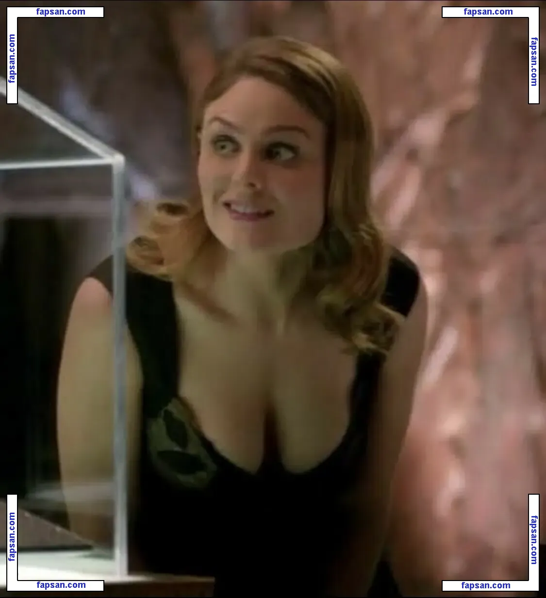 Emily Deschanel голая фото #0040 с Онлифанс