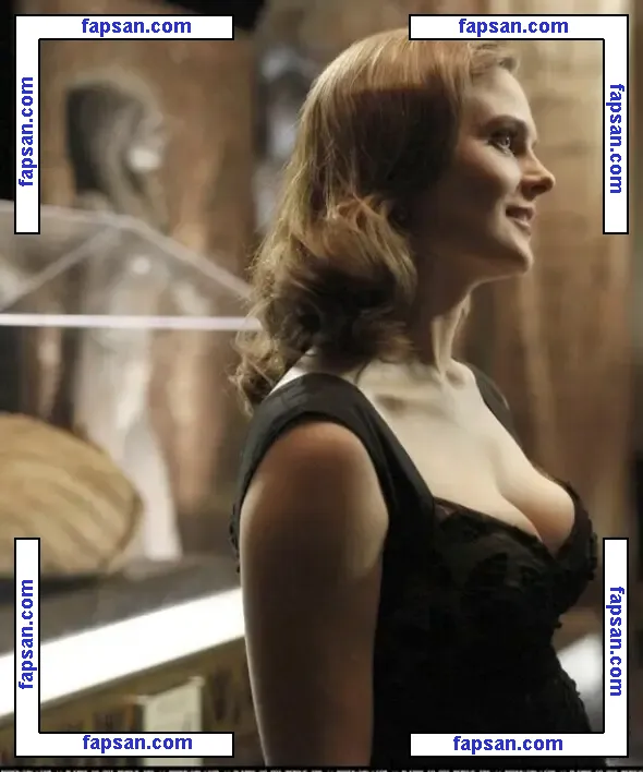 Emily Deschanel nude photo #0043 from OnlyFans