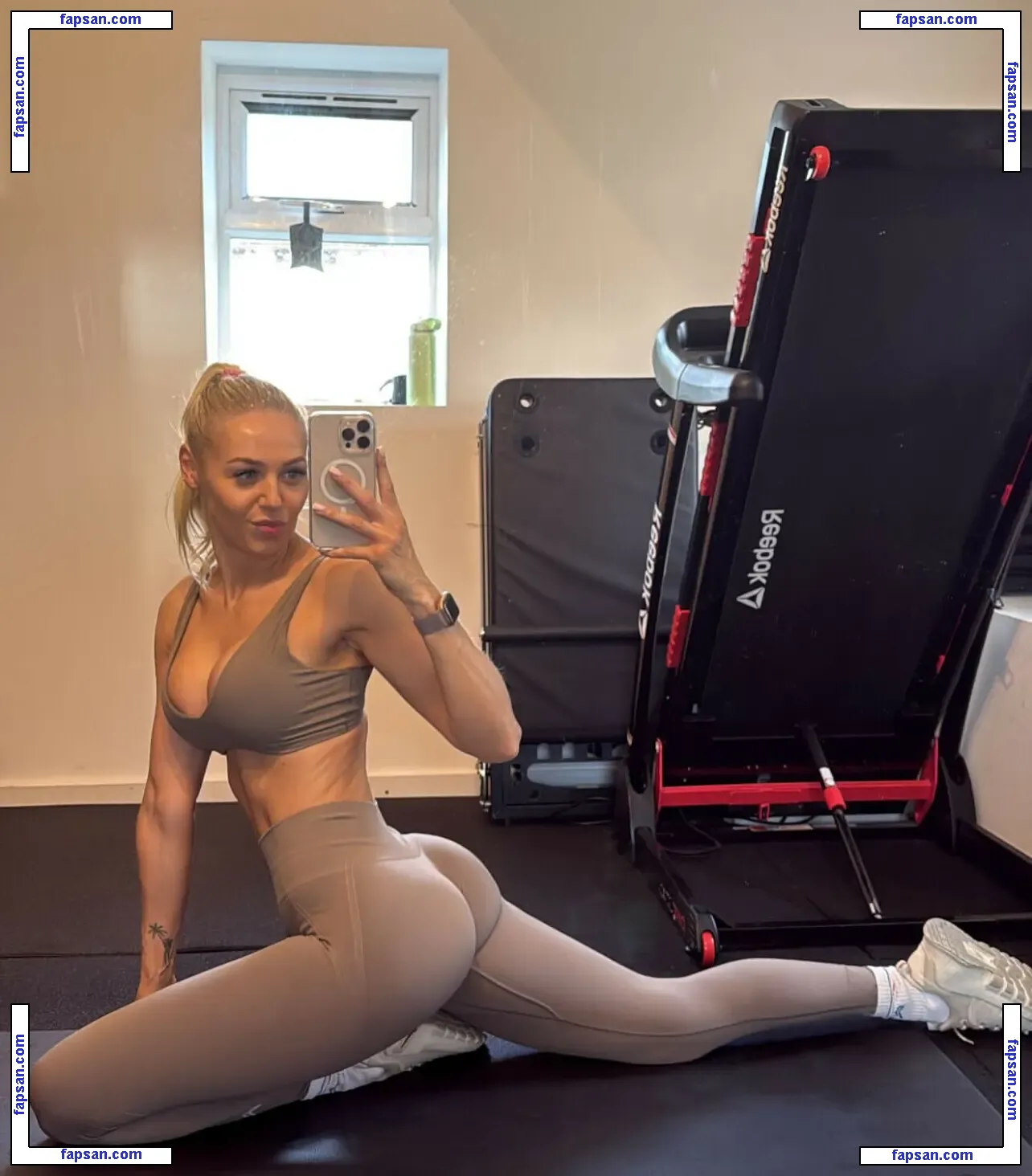 Emily Godsell голая фото #0006 с Онлифанс