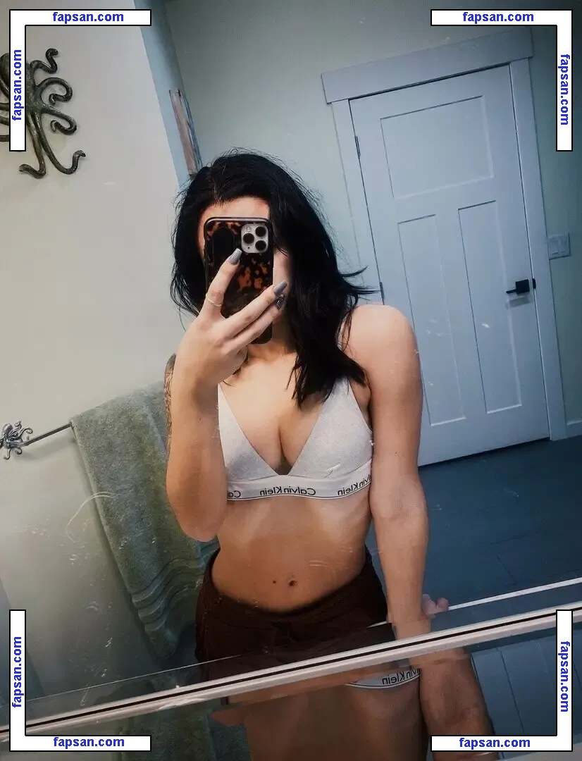 emily.icx nude photo #0006 from OnlyFans