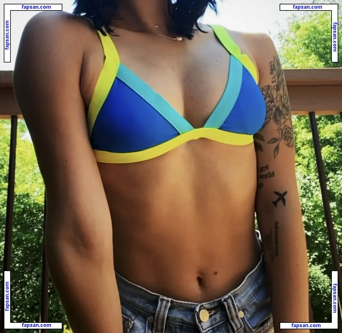 emily.icx nude photo #0008 from OnlyFans