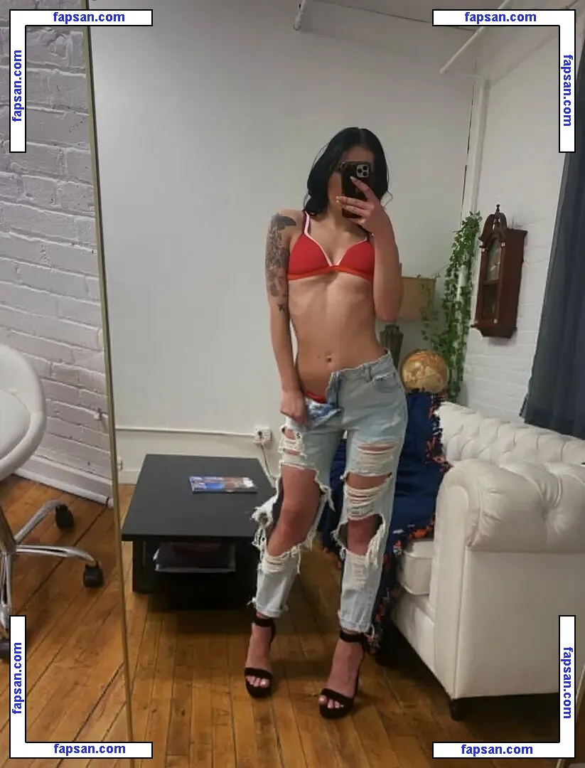 emily.icx nude photo #0012 from OnlyFans