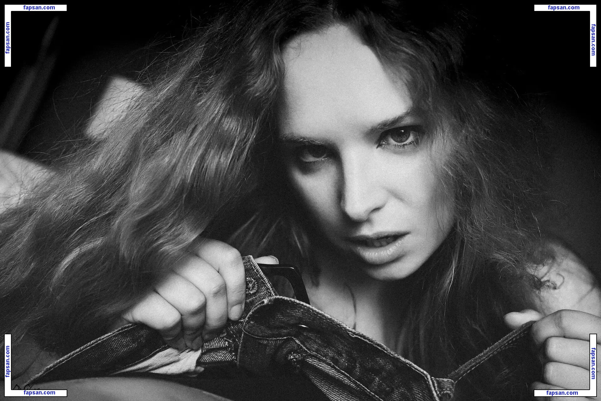 Emily Jezebelle Hamilton голая фото #0028 с Онлифанс