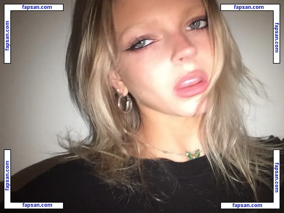 Emily Kelavos nude photo #0021 from OnlyFans