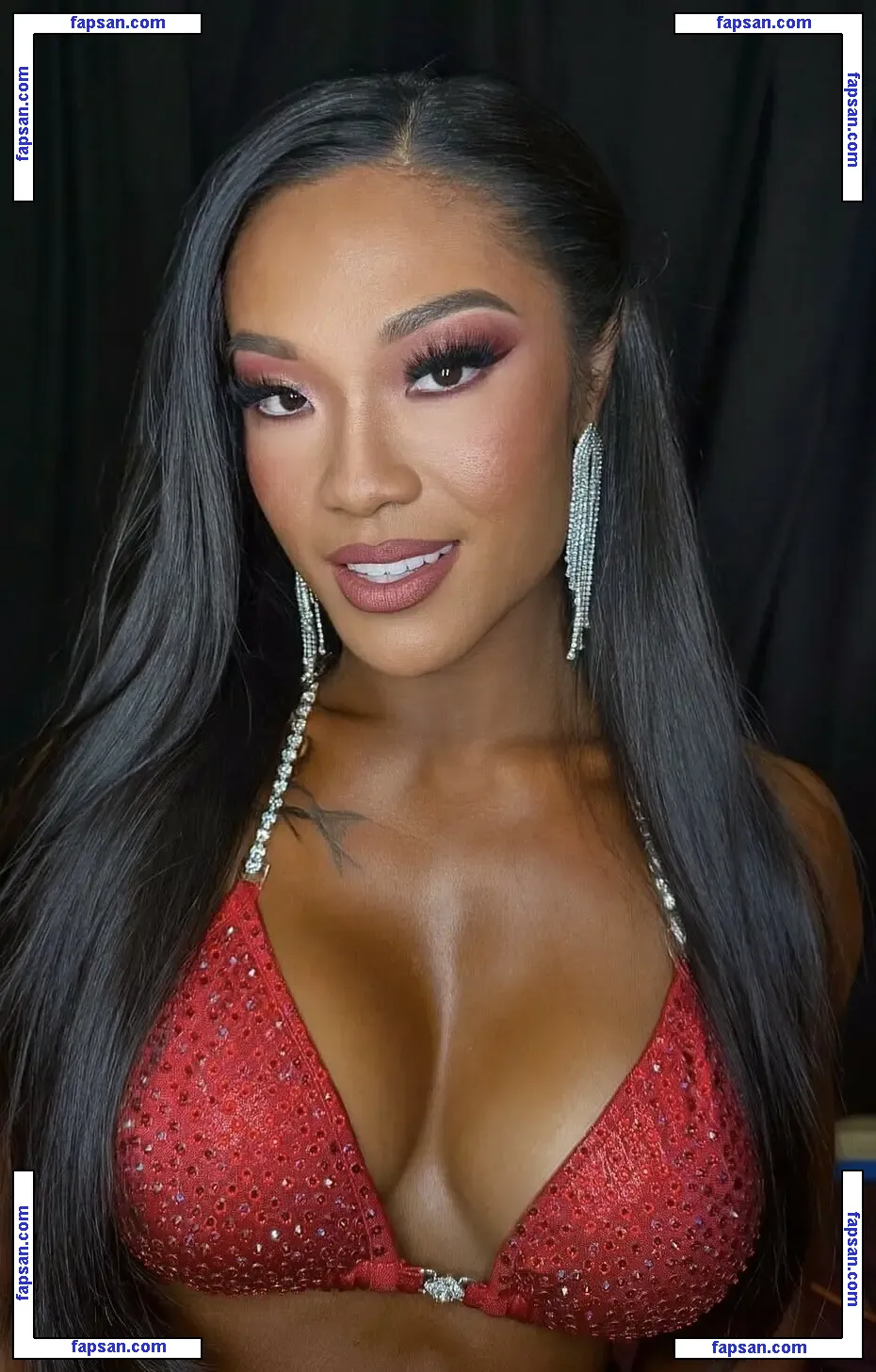 Emily Kristie голая фото #0004 с Онлифанс