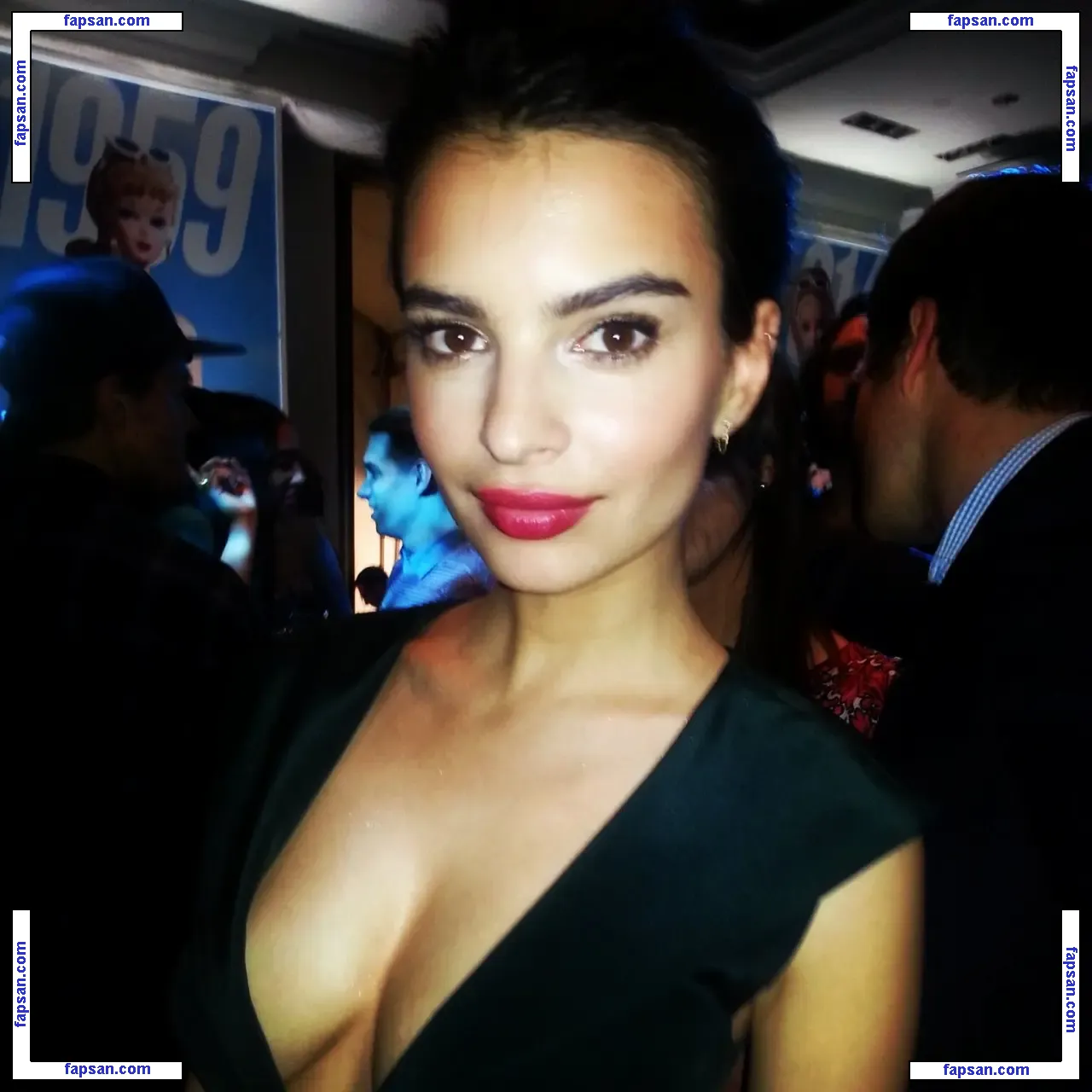 Emily Ratajkowski голая фото #0025 с Онлифанс