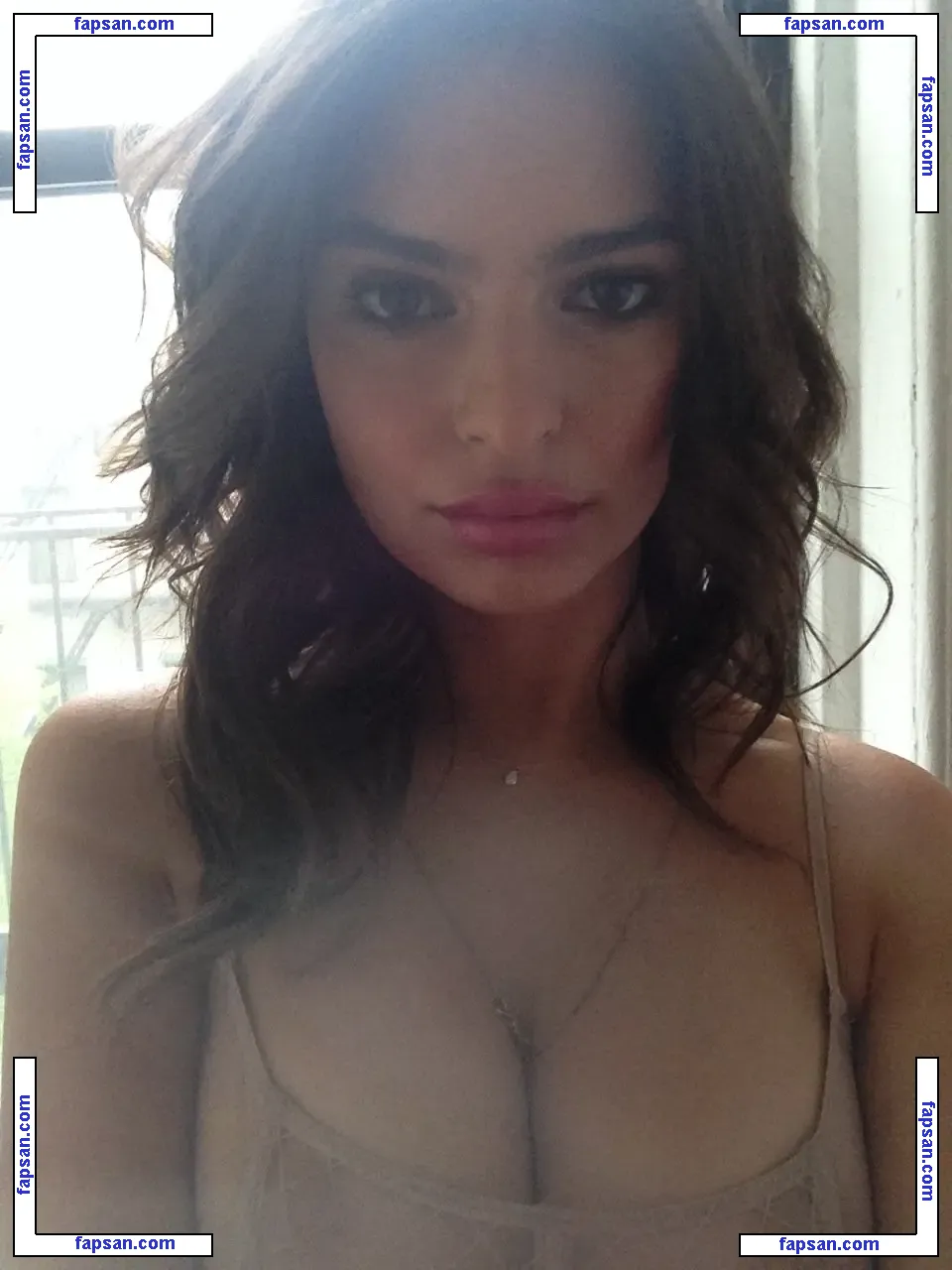 Emily Ratajkowski голая фото #0026 с Онлифанс