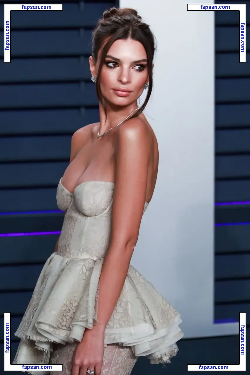Emily Ratajkowski голая фото #0206 с Онлифанс