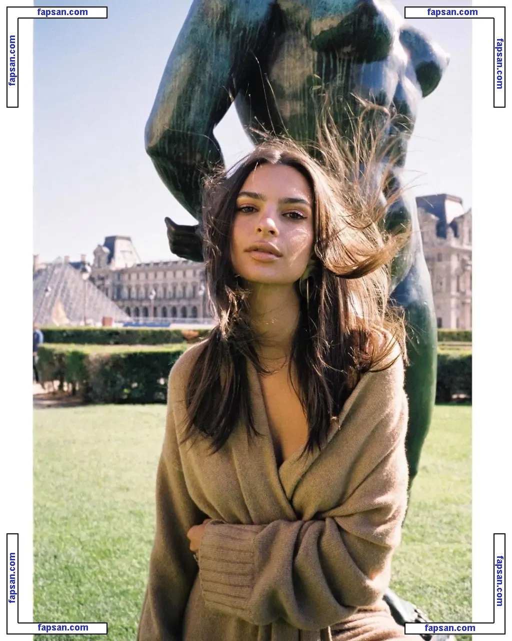 Emily Ratajkowski голая фото #0744 с Онлифанс