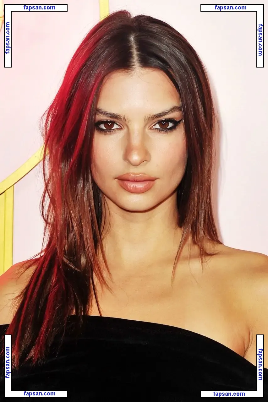 Emily Ratajkowski голая фото #0885 с Онлифанс