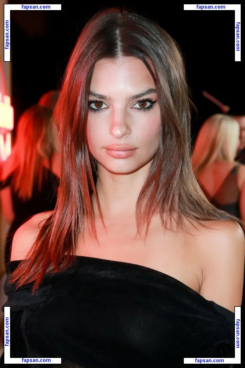 Emily Ratajkowski голая фото #0888 с Онлифанс