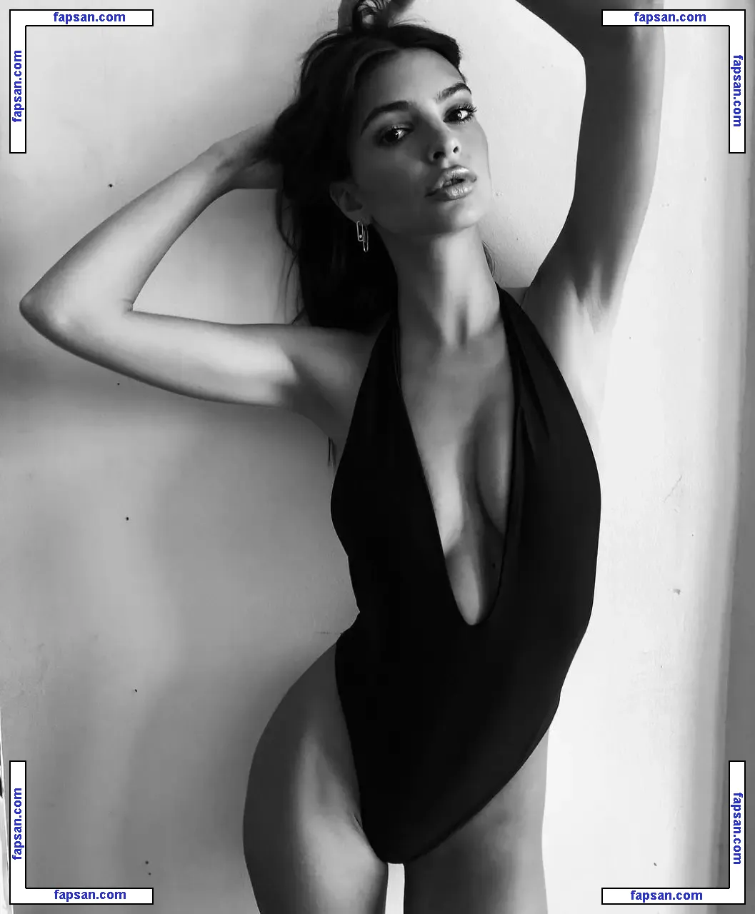 Emily Ratajkowski голая фото #0946 с Онлифанс