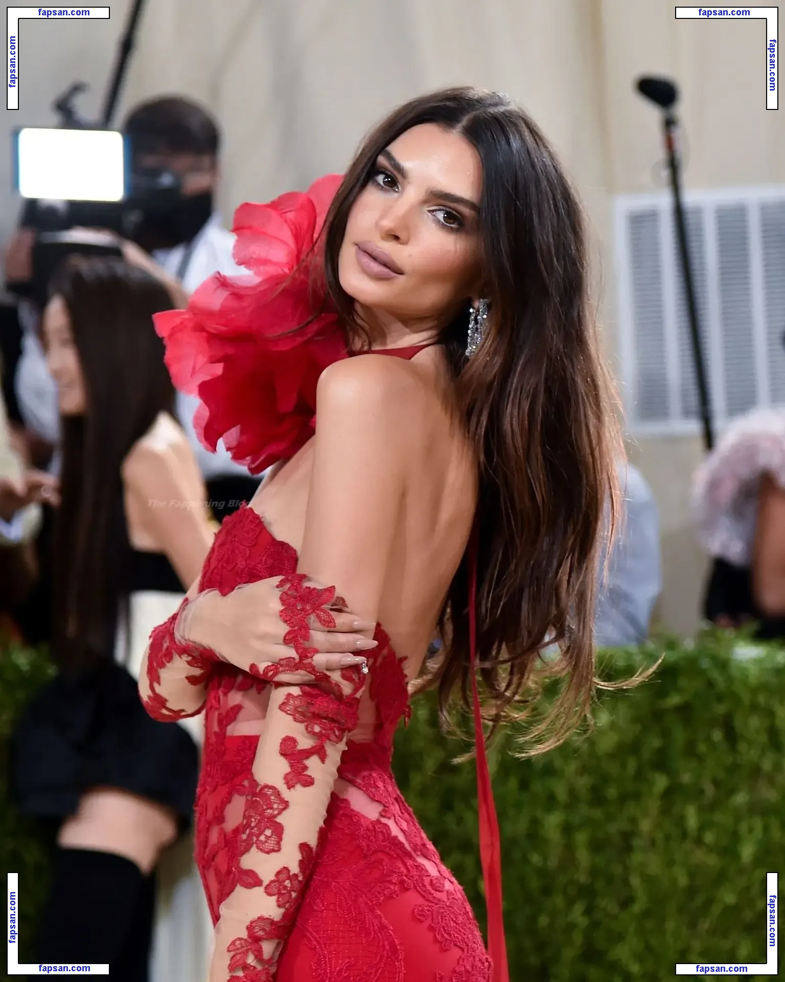 Emily Ratajkowski nude photo #10819 from OnlyFans