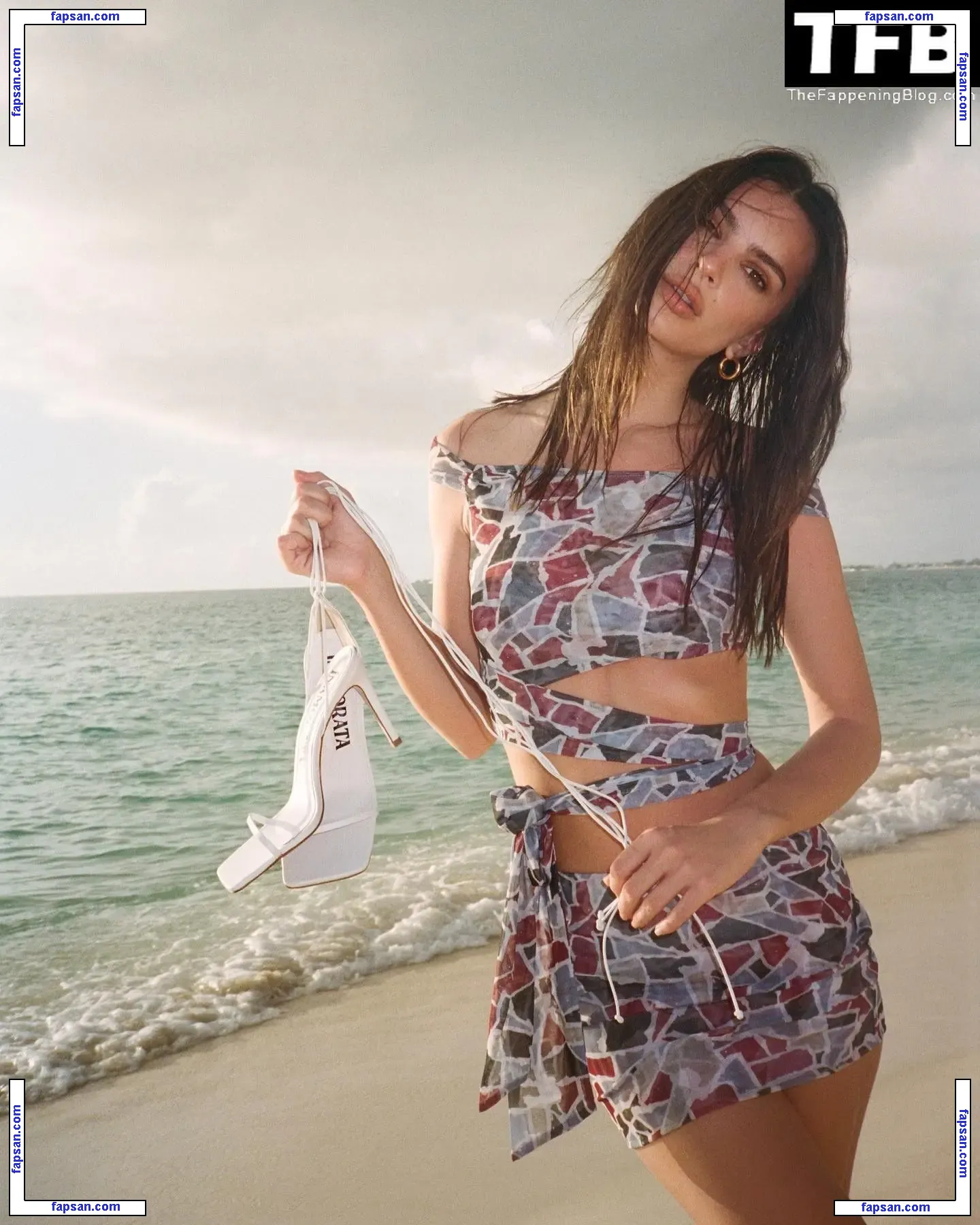 Emily Ratajkowski голая фото #11190 с Онлифанс