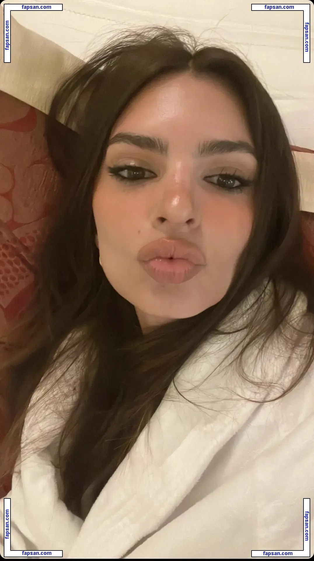 Emily Ratajkowski голая фото #11955 с Онлифанс