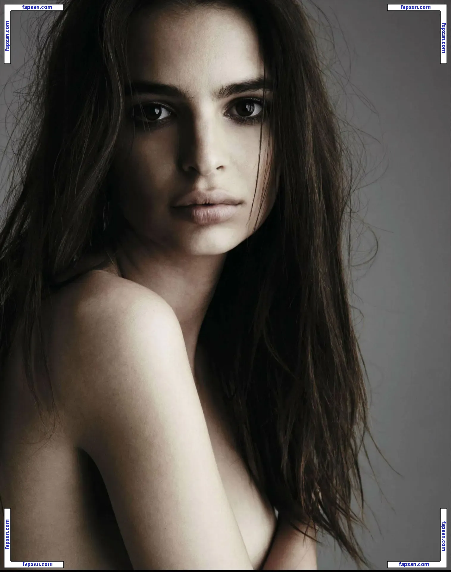 Emily Ratajkowski голая фото #13750 с Онлифанс