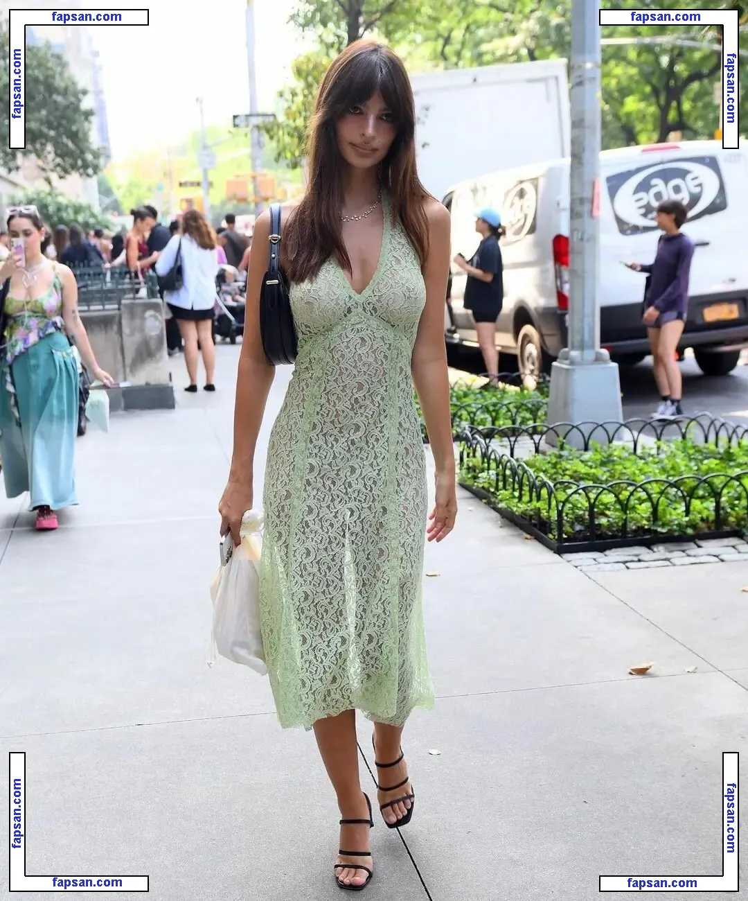 Emily Ratajkowski голая фото #15641 с Онлифанс