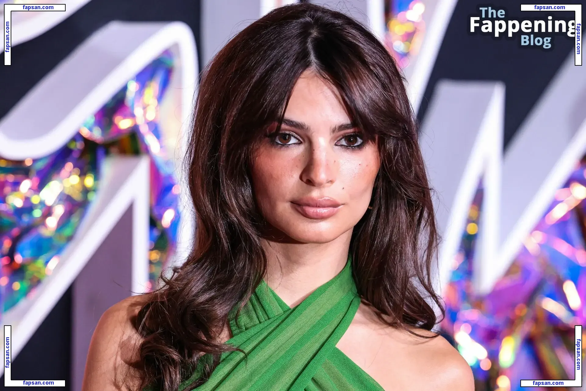 Emily Ratajkowski голая фото #15765 с Онлифанс