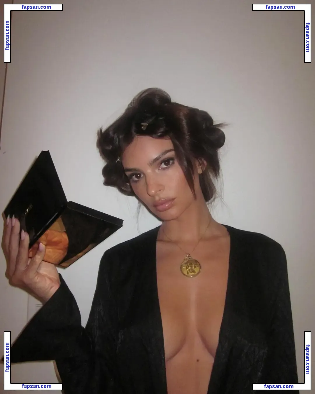 Emily Ratajkowski голая фото #15788 с Онлифанс