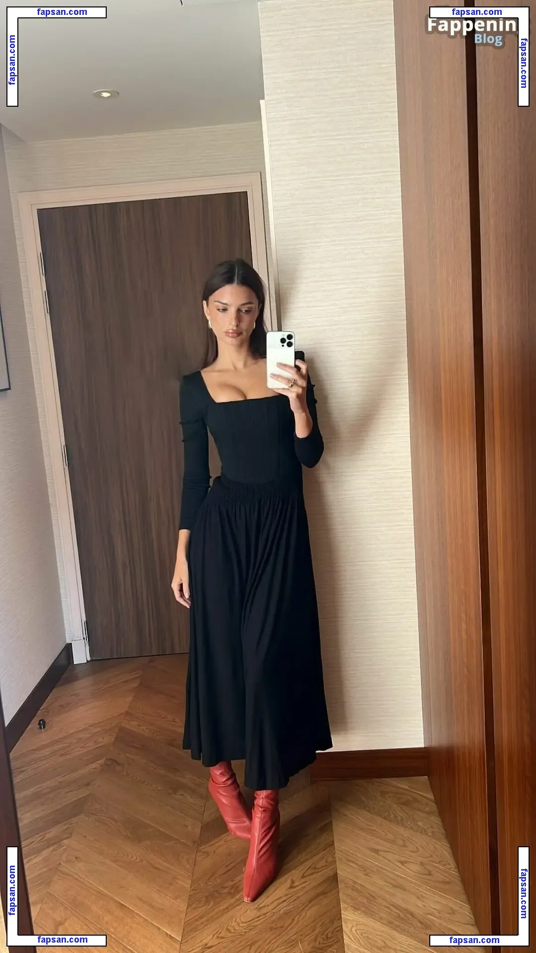 Emily Ratajkowski nude photo #16011 from OnlyFans