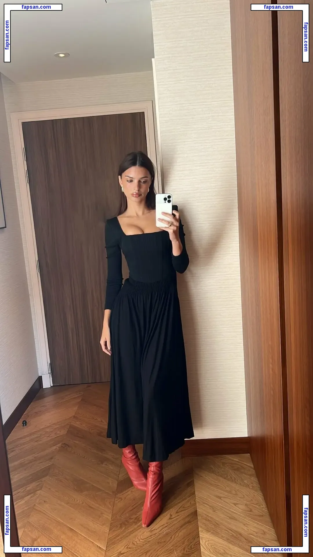 Emily Ratajkowski nude photo #16023 from OnlyFans
