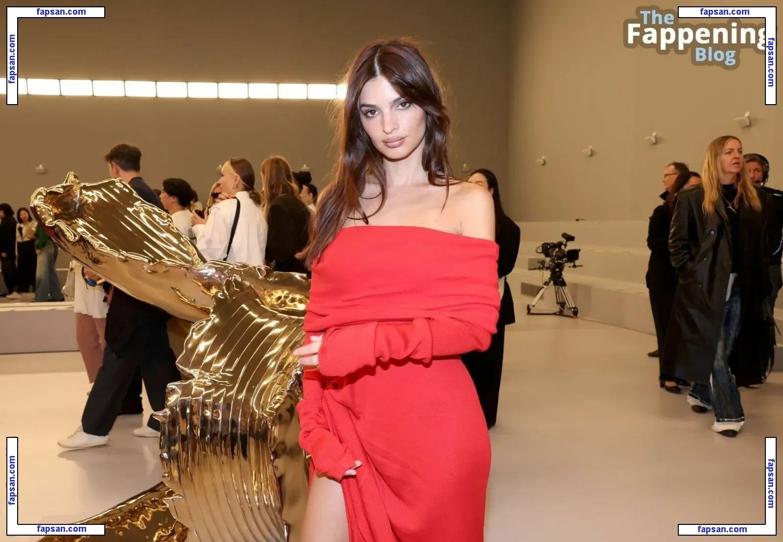 Emily Ratajkowski голая фото #16086 с Онлифанс