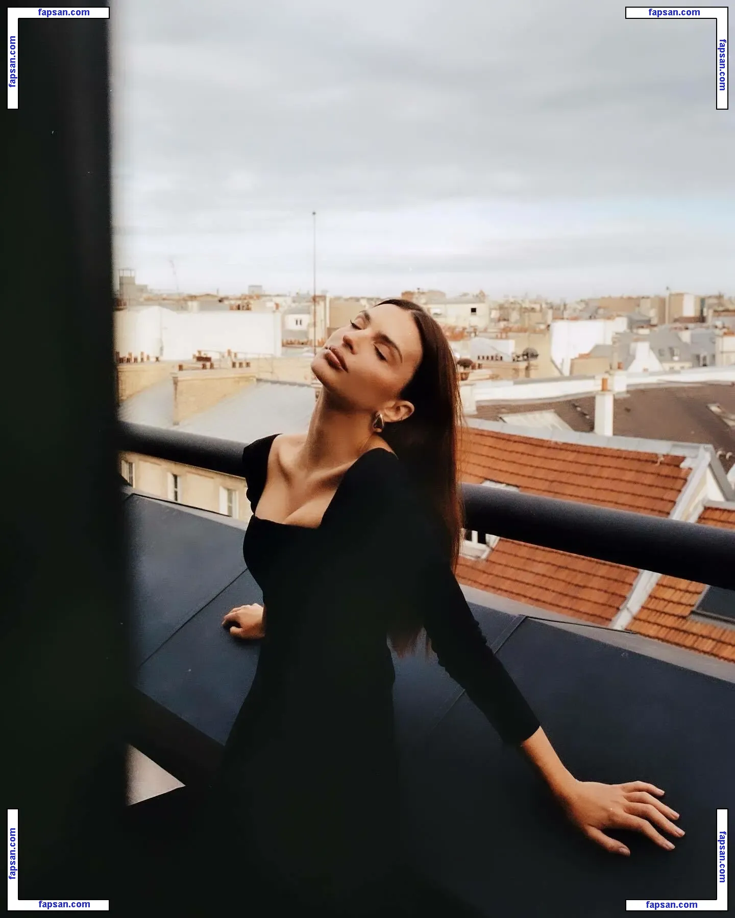 Emily Ratajkowski nude photo #16165 from OnlyFans