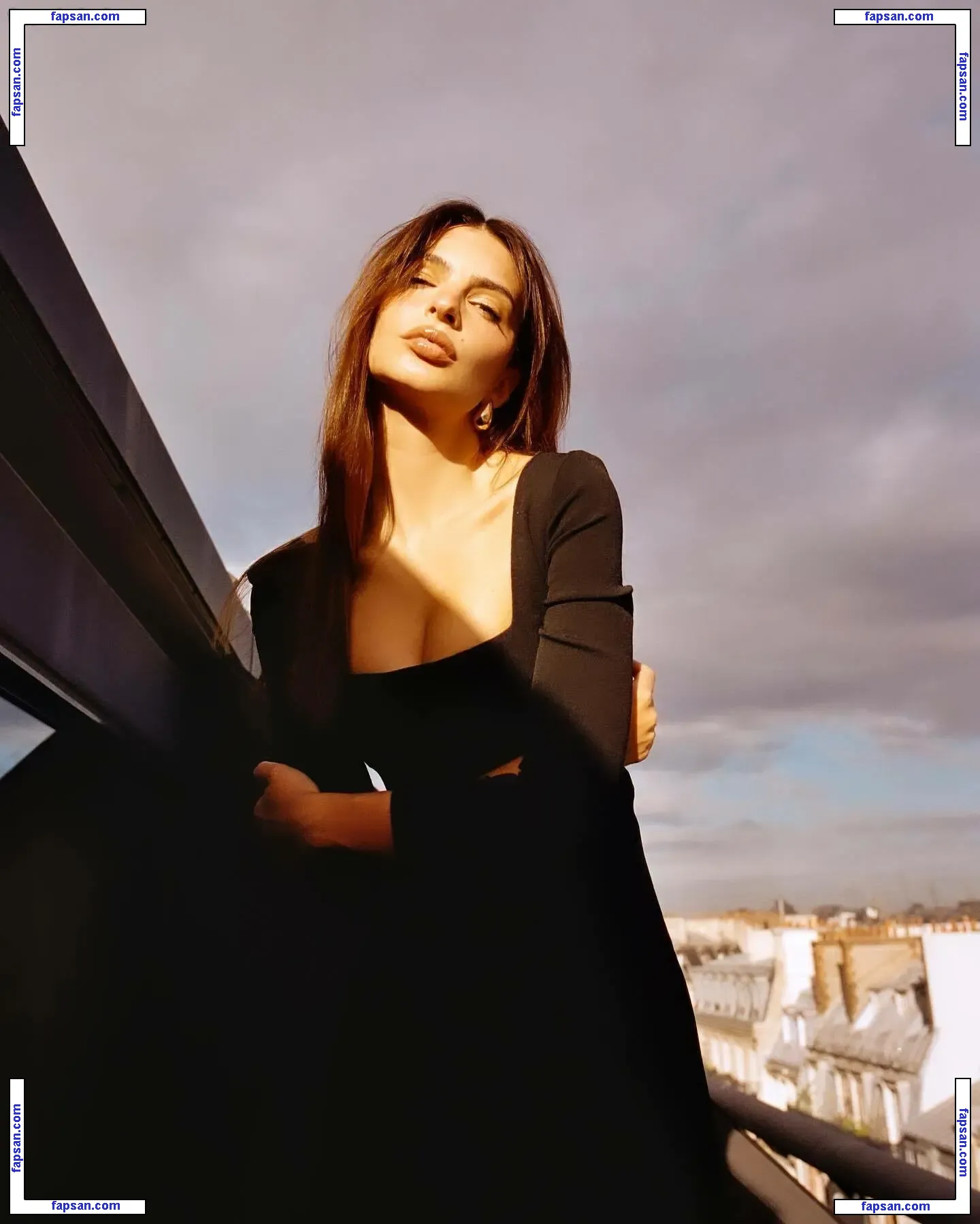 Emily Ratajkowski nude photo #16167 from OnlyFans