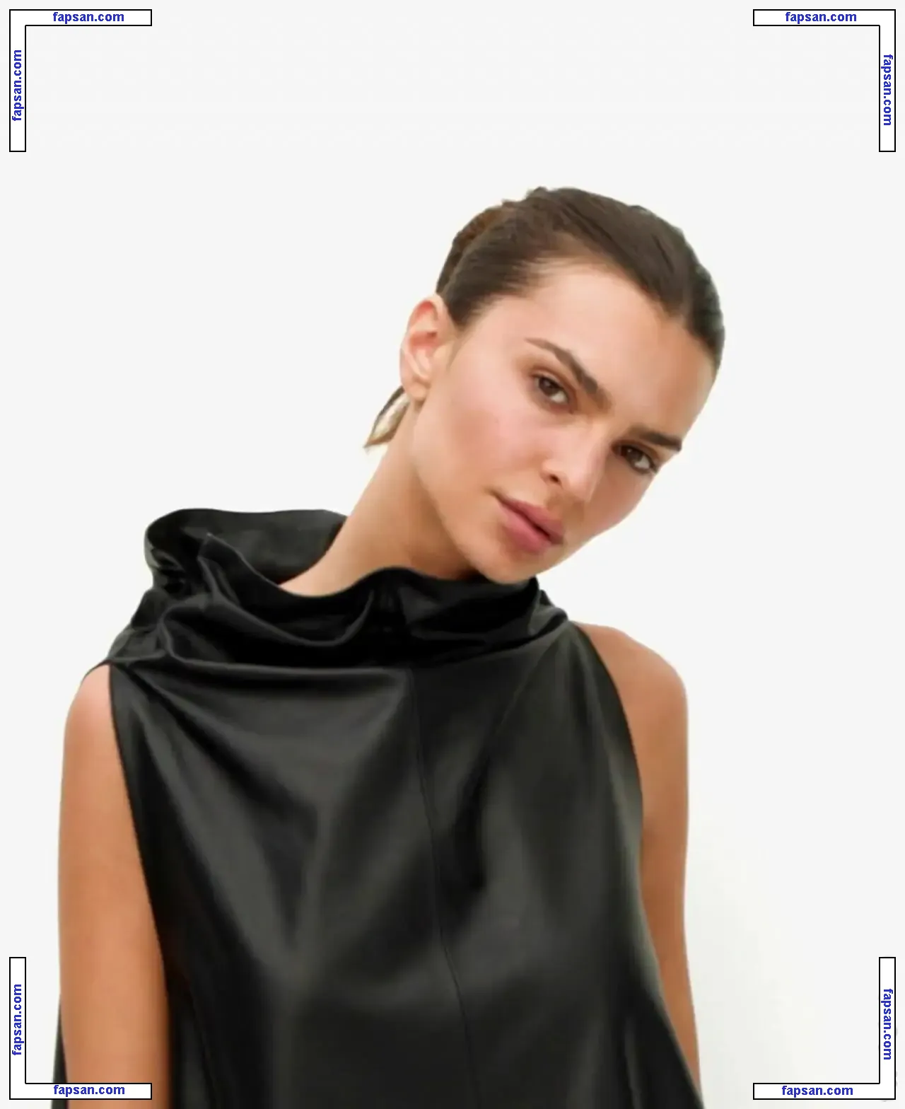 Emily Ratajkowski nude photo #16305 from OnlyFans